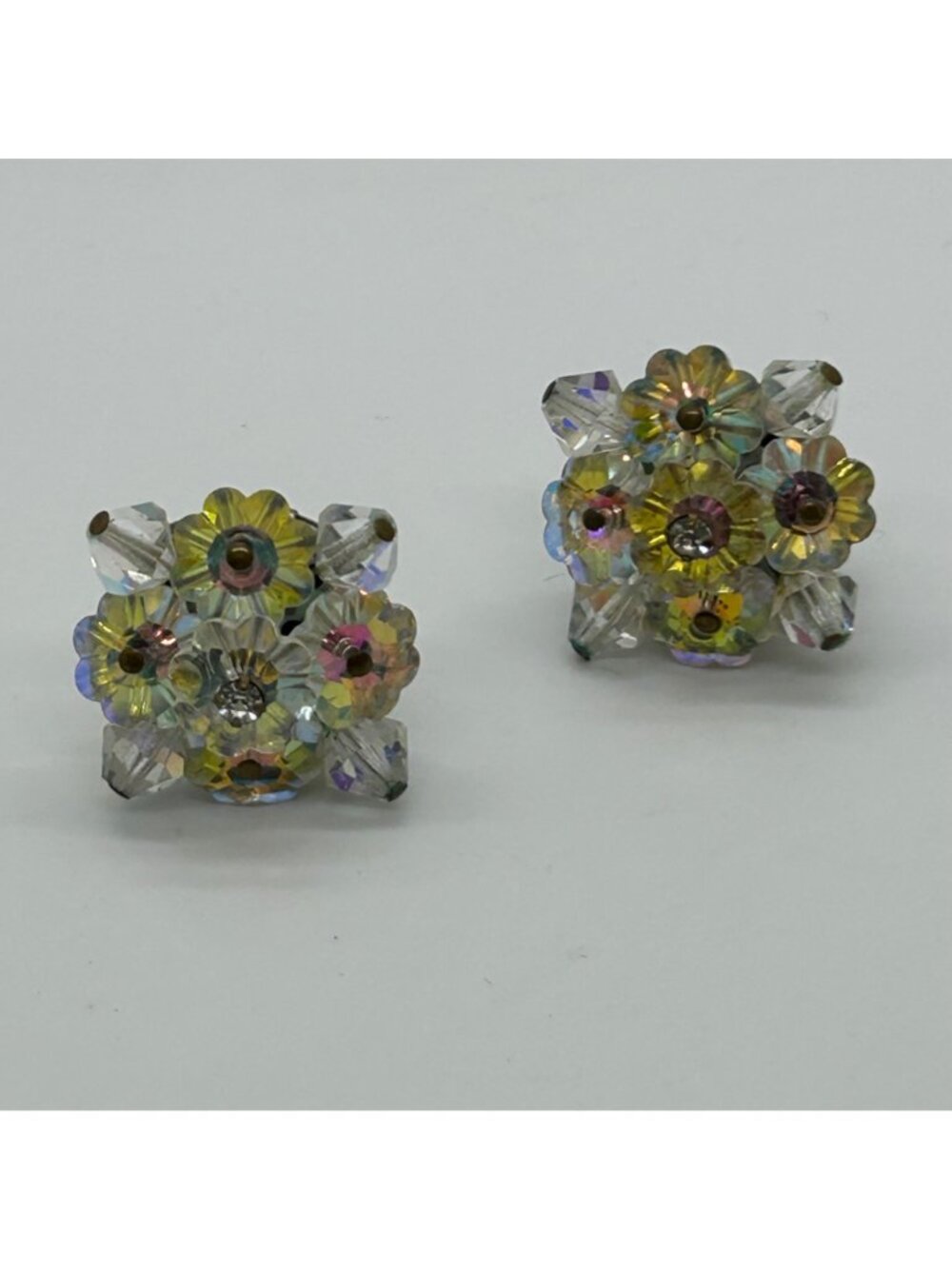 Vtg 1950s Aurora Borealis AB Crystal Cluster Marguerite Flower Clip On Earrings - Picture 5 of 14